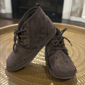 Boys Lace Up Teddy Boots
From The Children's Place size 1 sherpa lined and warm